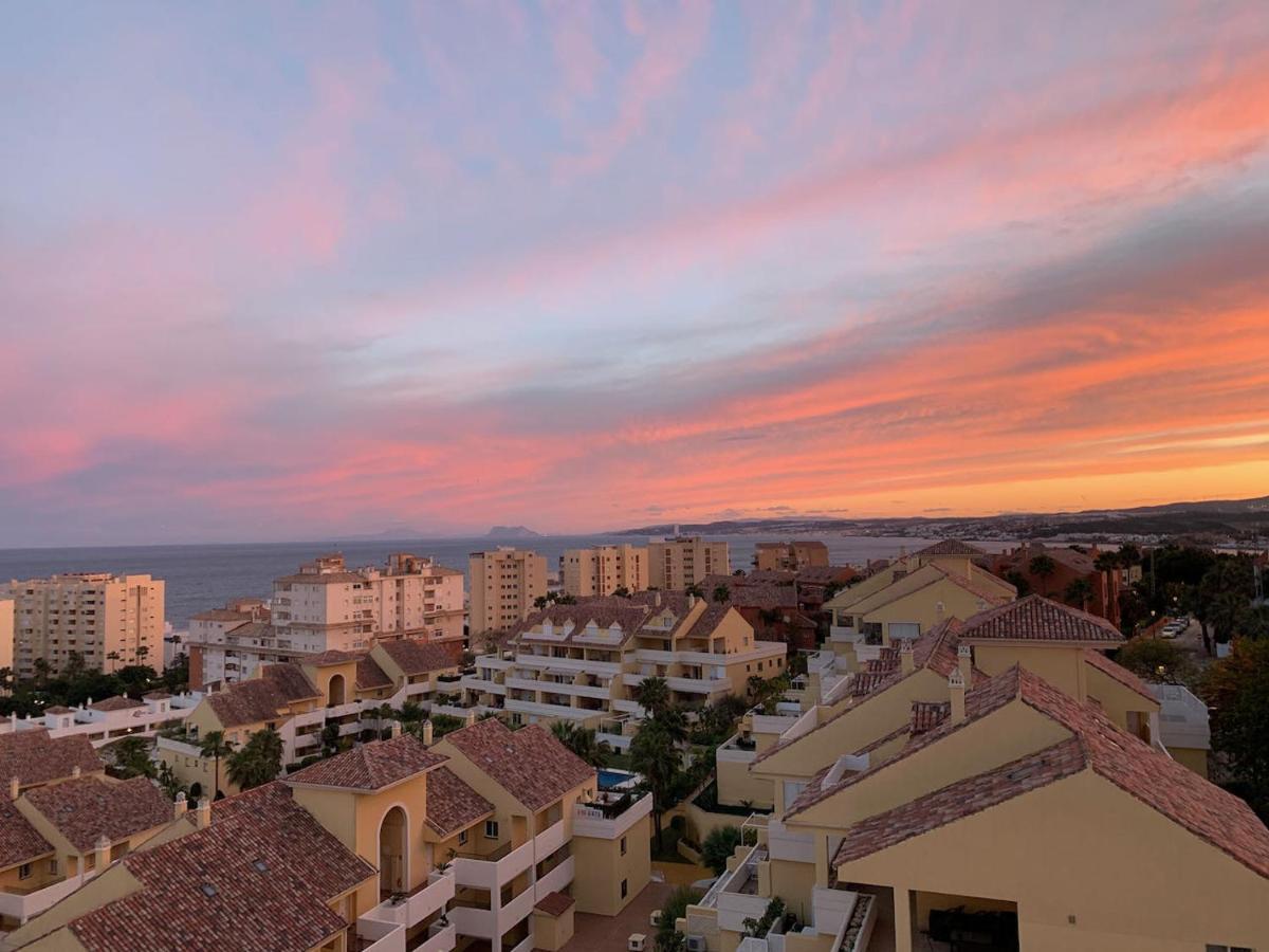 Penthouse Mit Private Dachterrasse Und Blick Auf Das Meer, Berge ,Hafen Estepona Exterior foto